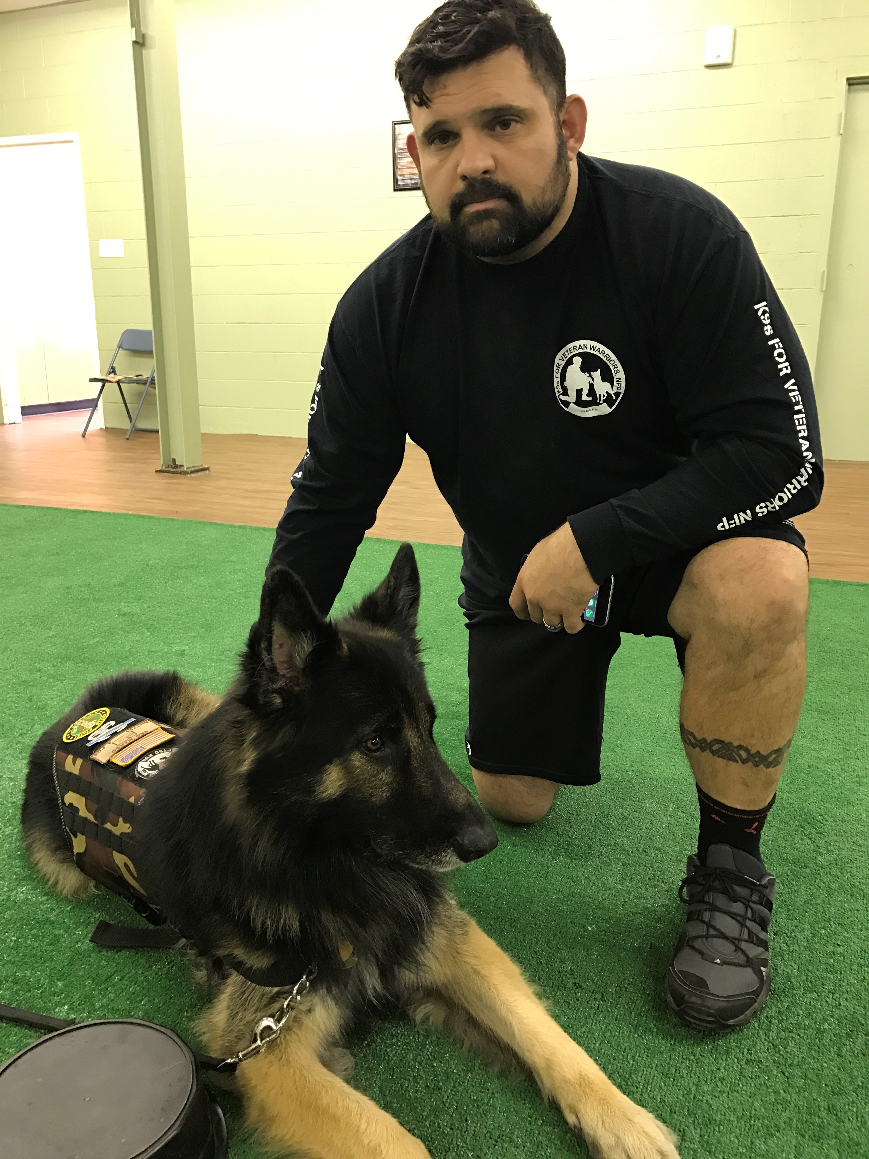 Army Veteran, Brett Mango with his service dog Taz (WBBM/Lisa Fielding)