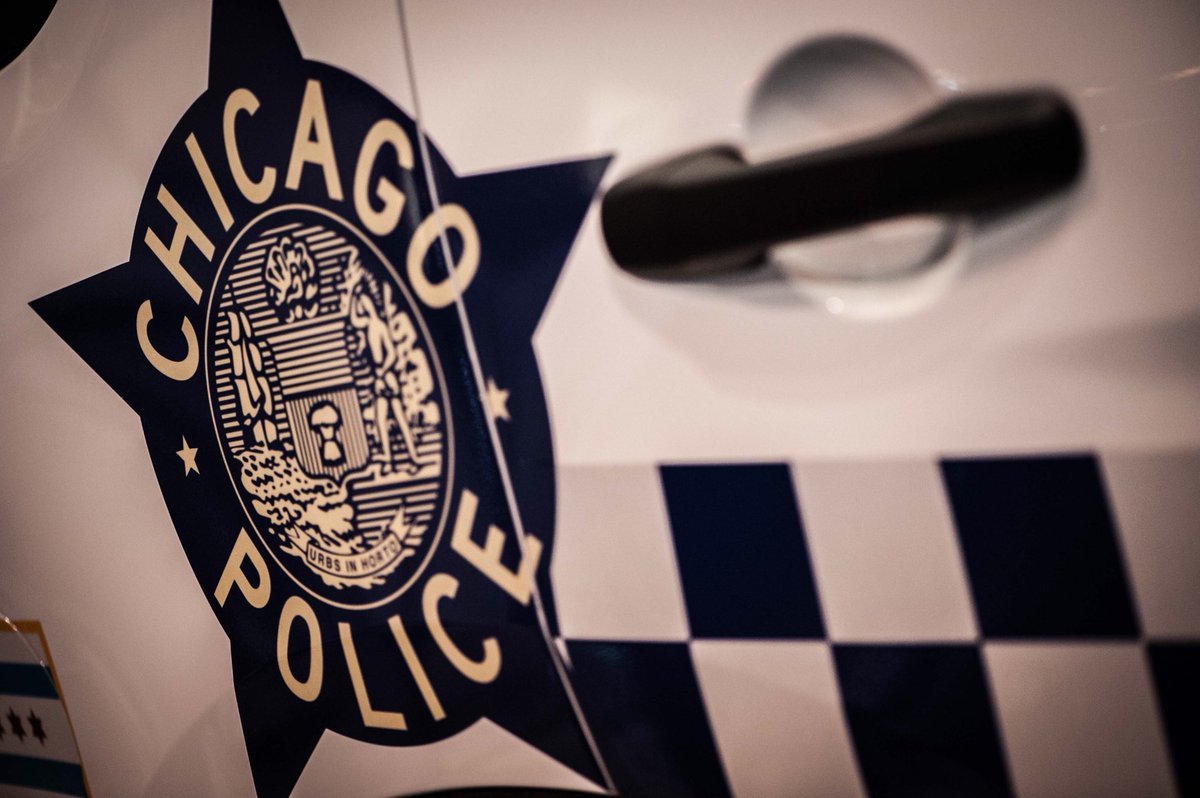 Delivery Driver Robbed, Carjacked At Gunpoint In West Lakeview