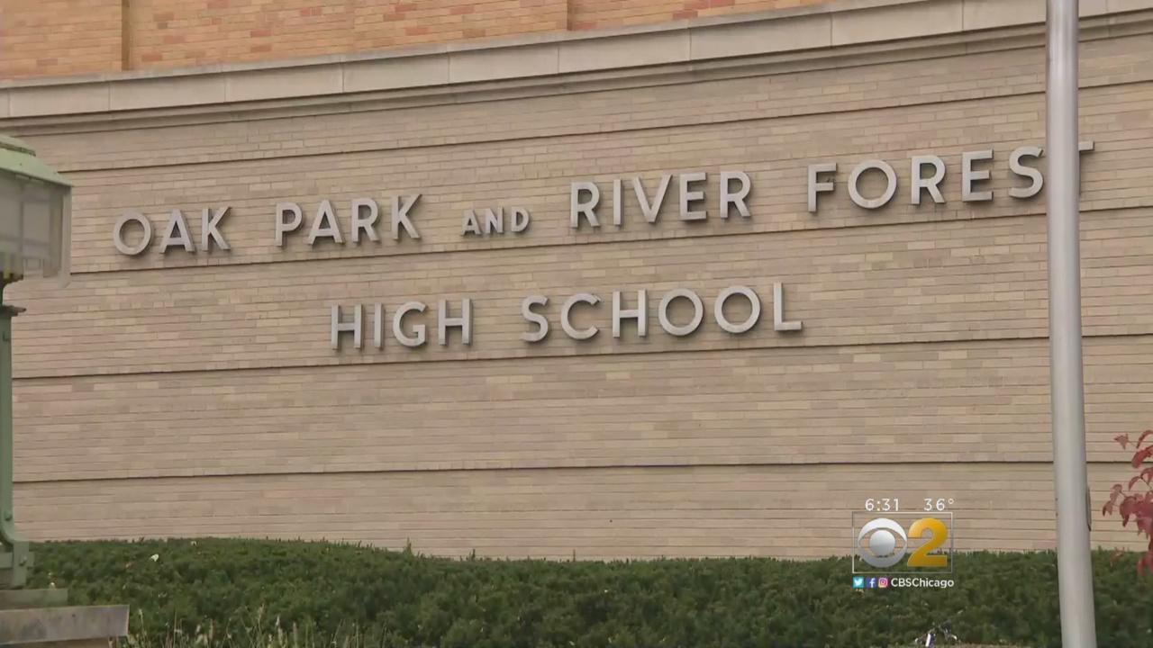 Photo of Zákaz aktivít v Oak Park a River Forest High School vyvolal rozhorčenie nad šírením Covit – CBS Chicago