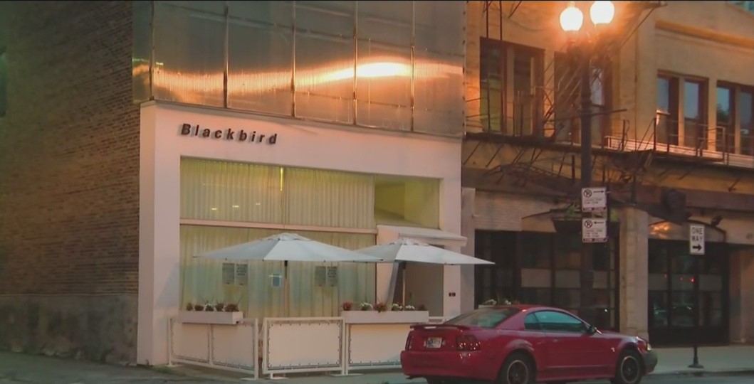 CHICAGO (CBS) — The popular Michelin-star restaurant Blackbird announced Monday that it is going out of business due to the coronavirus pandemic. �