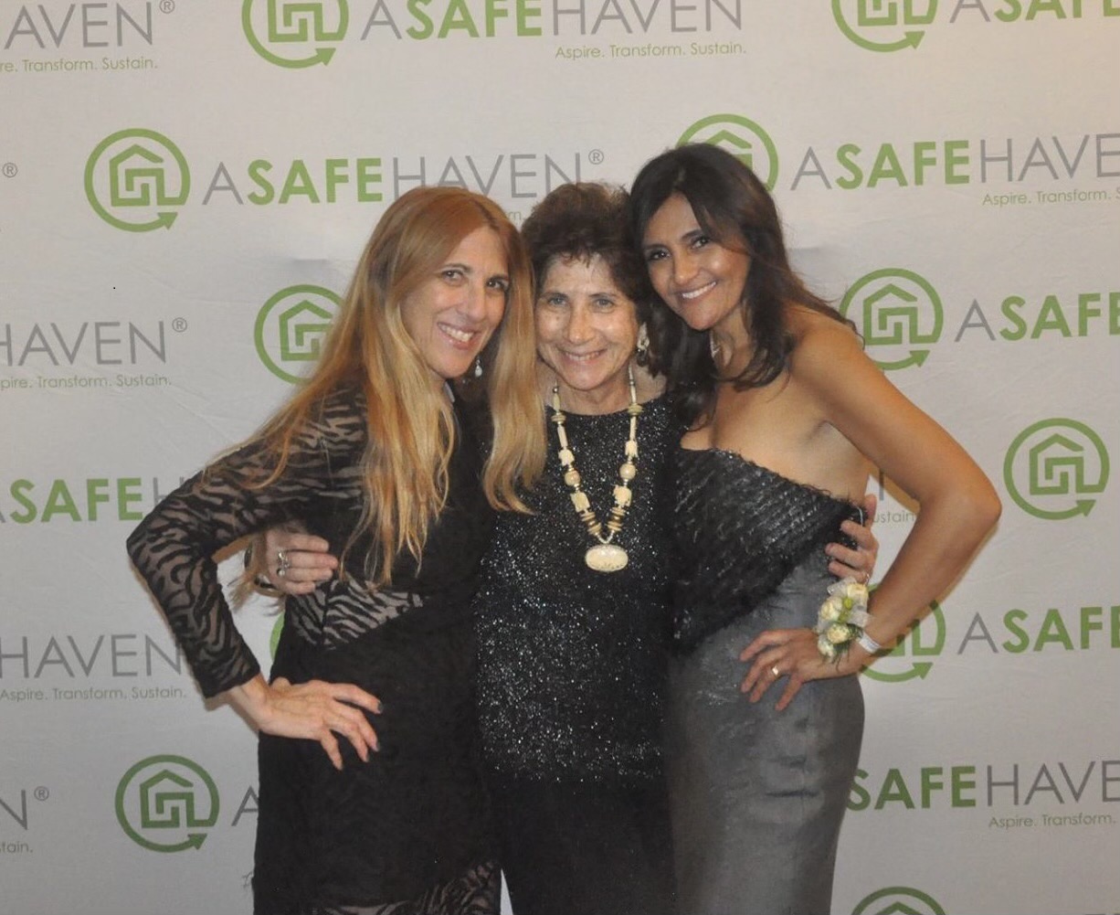 Linda Mensch At Gala For A Safe Haven