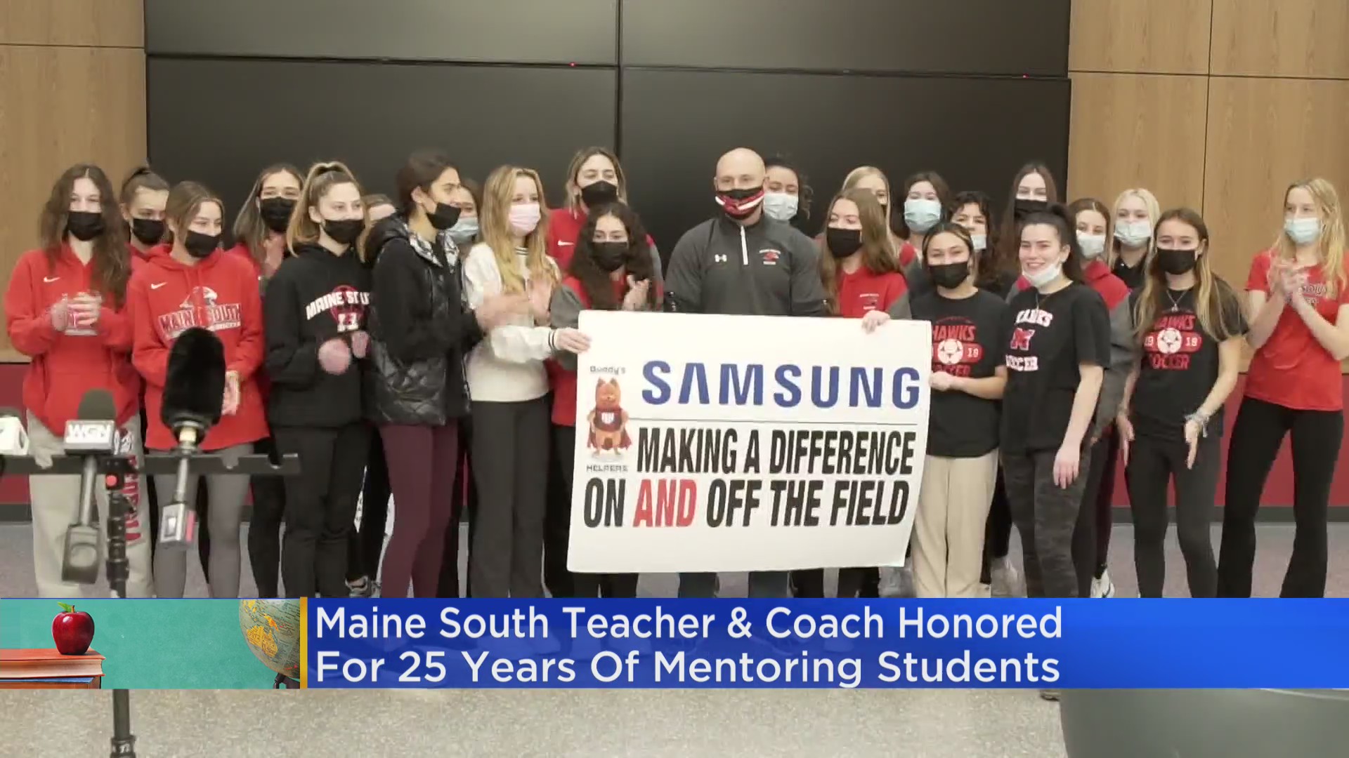 Maine South teacher and coach JJ Crawford honored for 25-year mentoring student – CBS Chicago