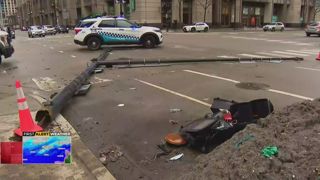 Rusted pole falls into busy Chicago intersection